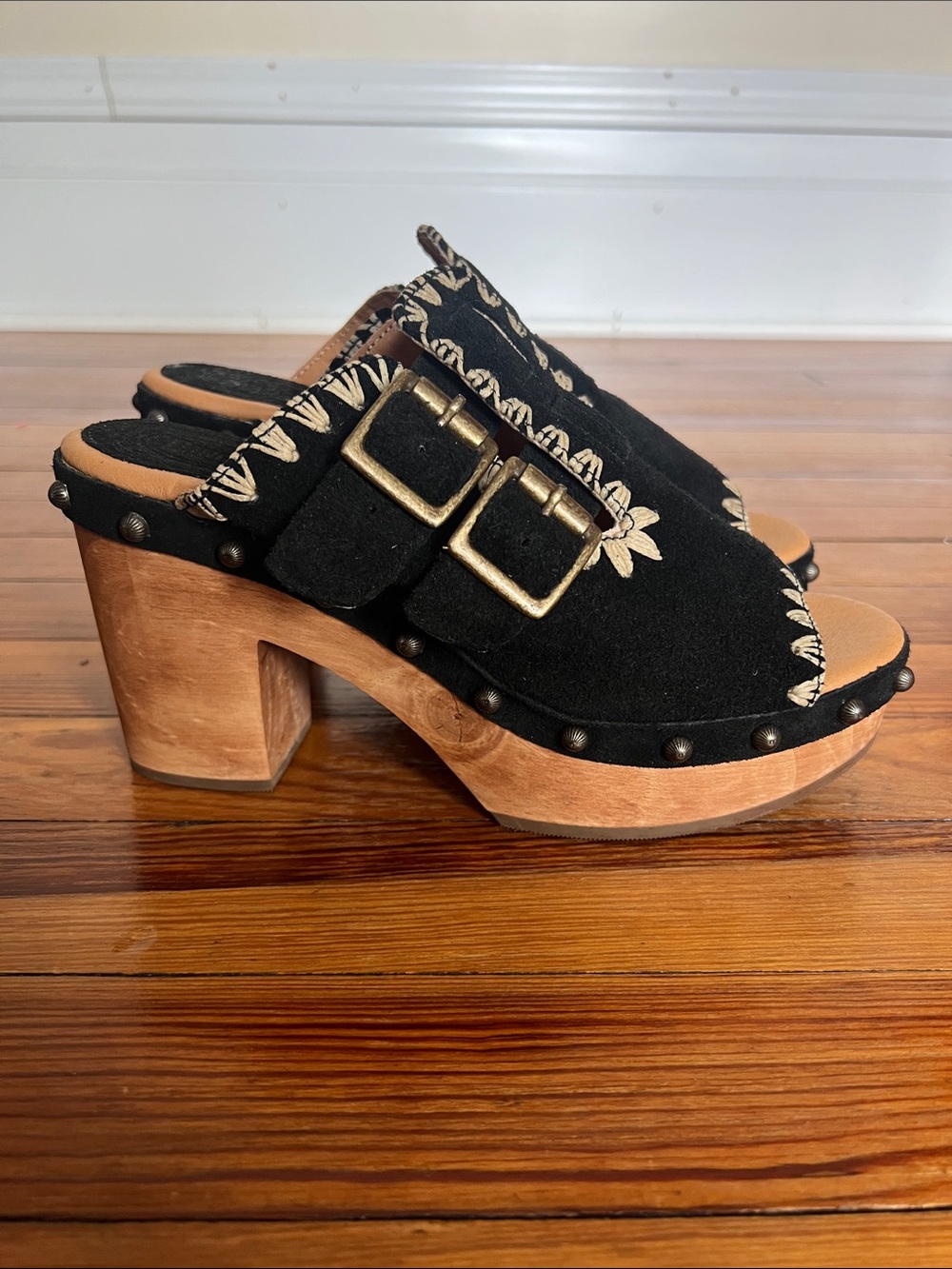 Dingo Black Suede Wooden Platform Clogs Embroidered Buckle Sandal NWOB 7